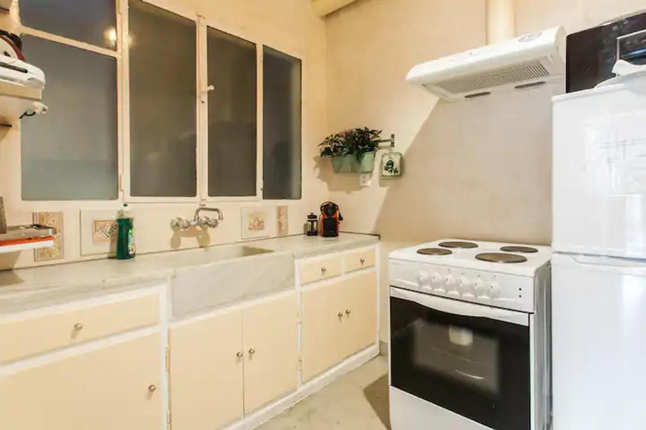 Openair Hot Tub/Big Balcony/Great Boutique Apt 아테네 외부 사진