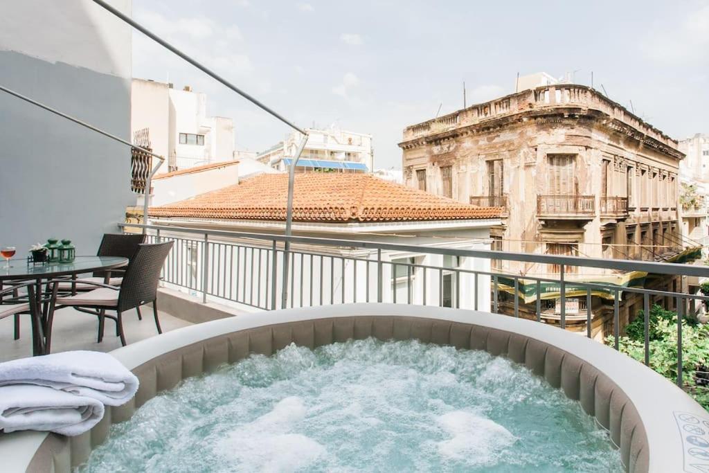Openair Hot Tub/Big Balcony/Great Boutique Apt 아테네 외부 사진