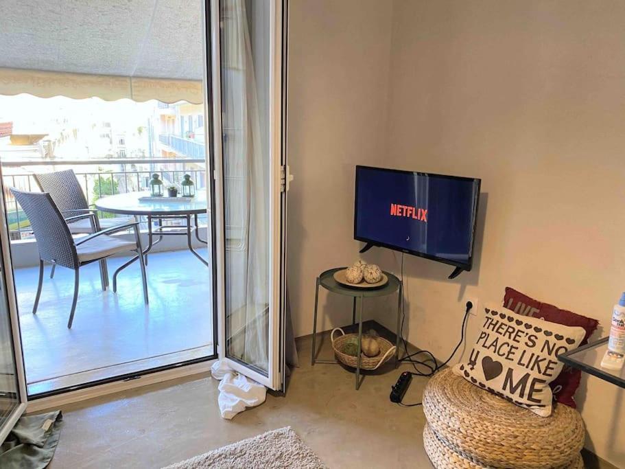 Openair Hot Tub/Big Balcony/Great Boutique Apt 아테네 외부 사진
