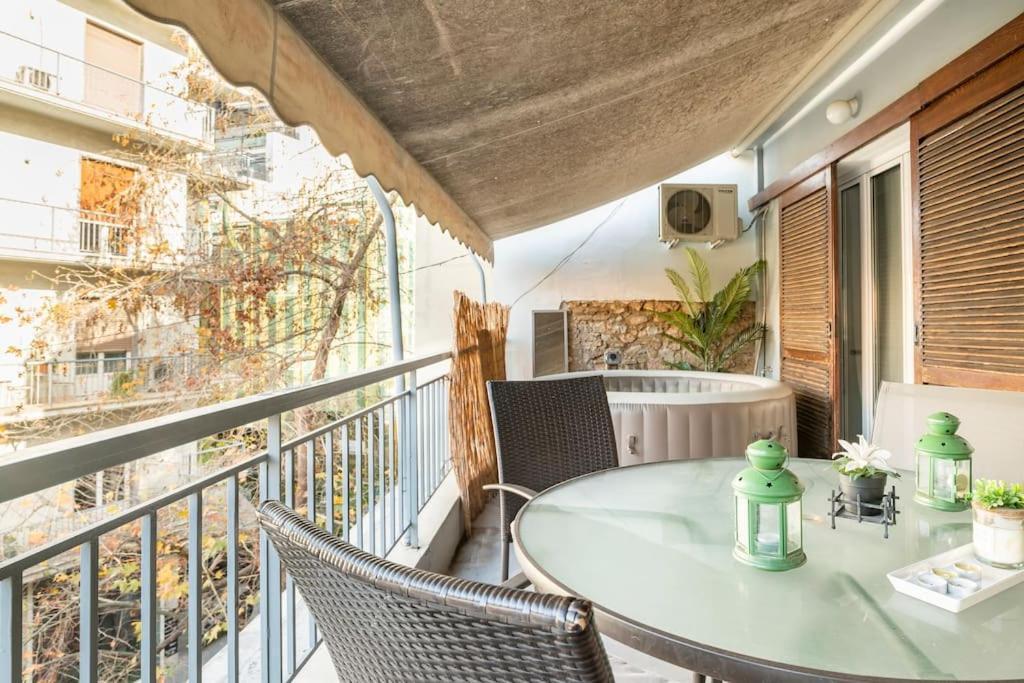 Openair Hot Tub/Big Balcony/Great Boutique Apt 아테네 외부 사진
